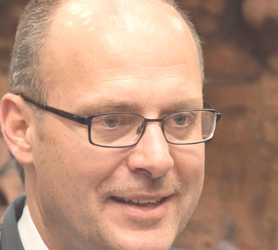 Carlos Mendoza, Especialista en Finanzas Corporativas